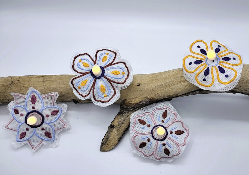 Preview: 4 LED Cover in Blütenform, dekoriert auf einem Ast